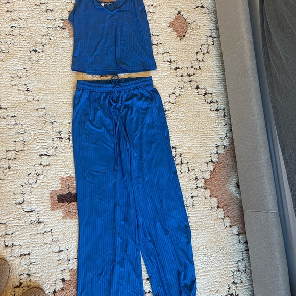 Blue Two Piece Set. Size M. - Picture 3 of 4